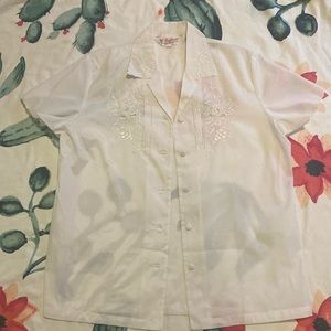 White shirt sleeve blouse